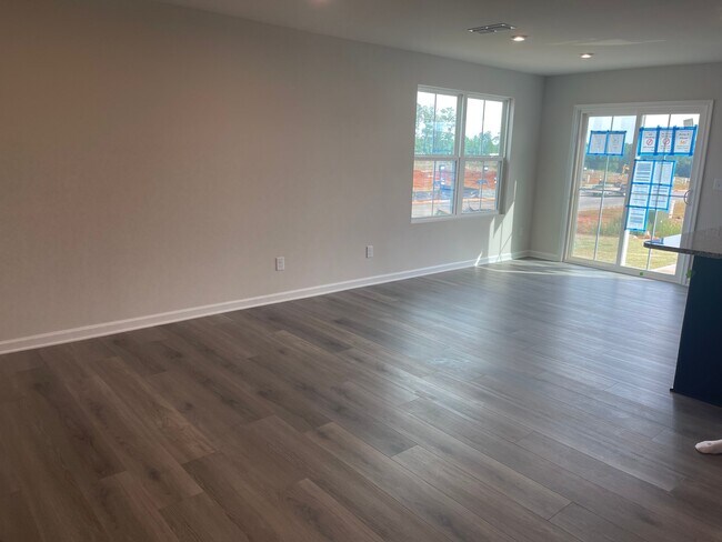 Foto del edificio - 1151 Robins Nest Dr