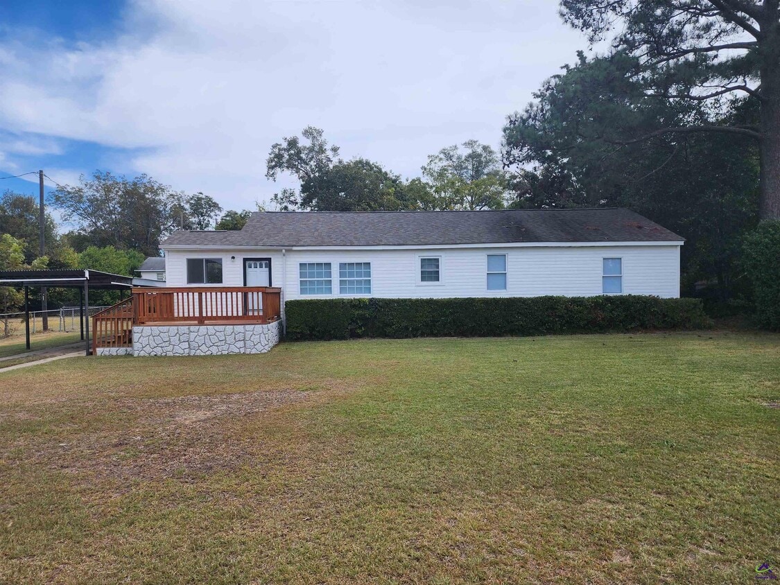 Primary Photo - 304 Myrtle St