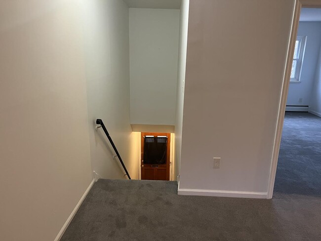 Building Photo - 916 Garnet Dr