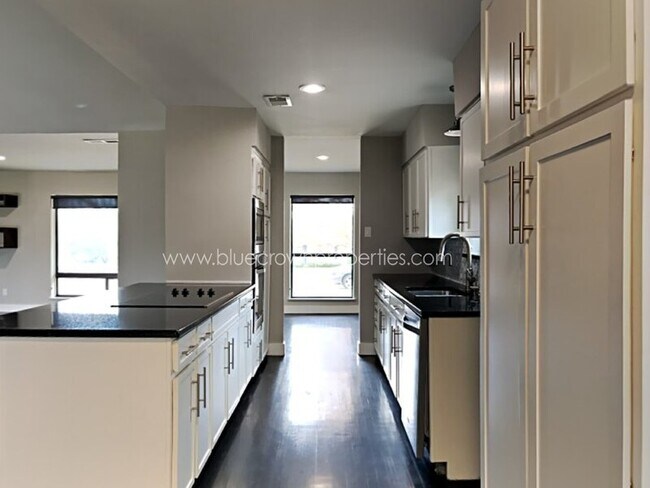 Building Photo - 13104 Tahoe Dr