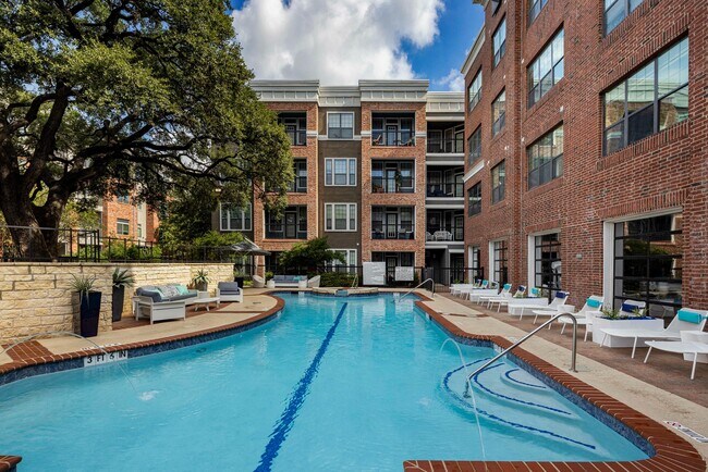 Building Photo - AMLI Eastside