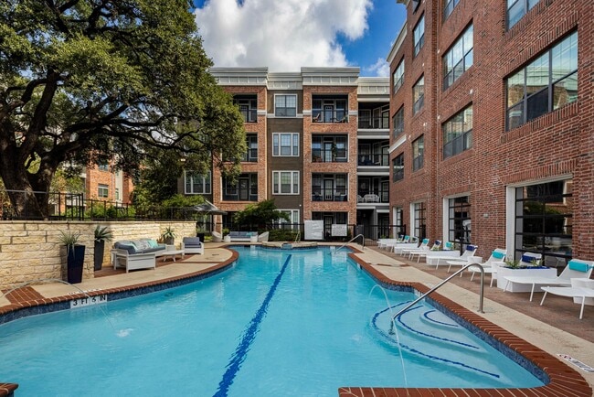 Building Photo - AMLI Eastside