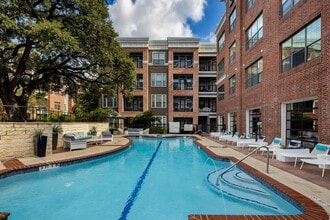 Building Photo - AMLI Eastside