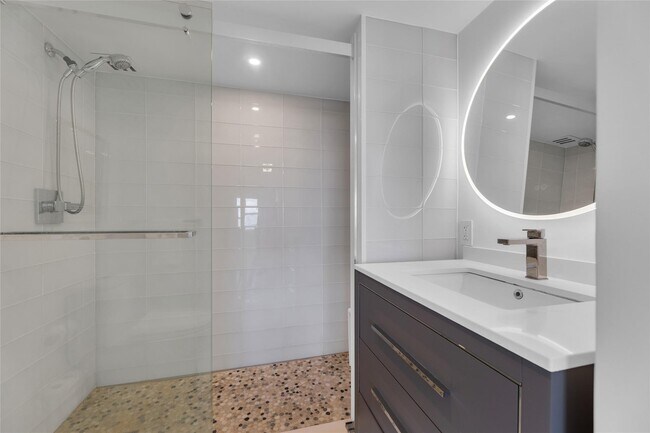 Foto del edificio - 1610 N Ocean Blvd