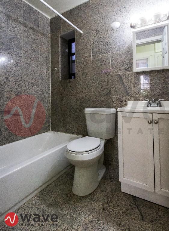 Foto del edificio - 241 W 108th St
