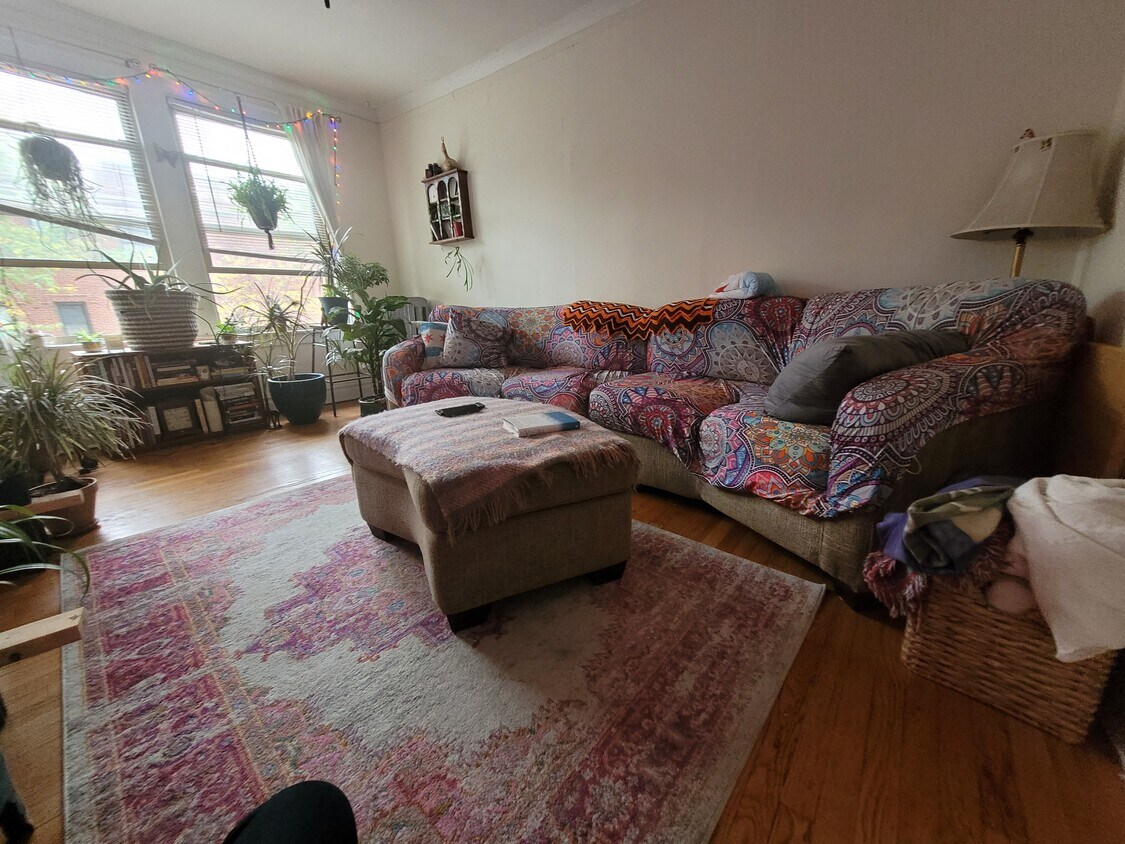 Primary Photo - 3555 N Racine Ave