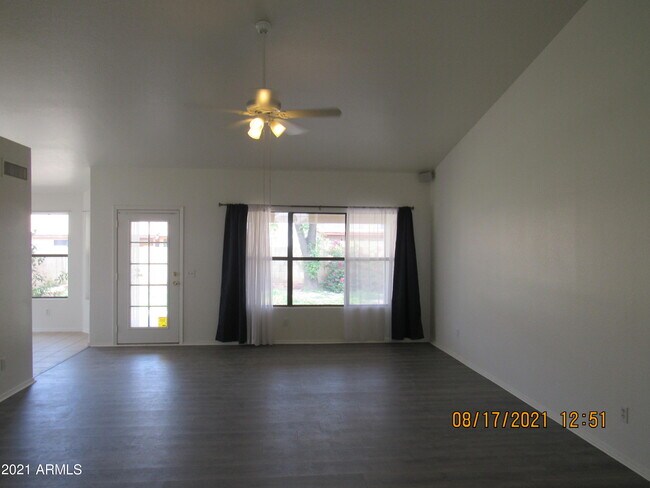 Foto del edificio - 4516 W Behrend Dr