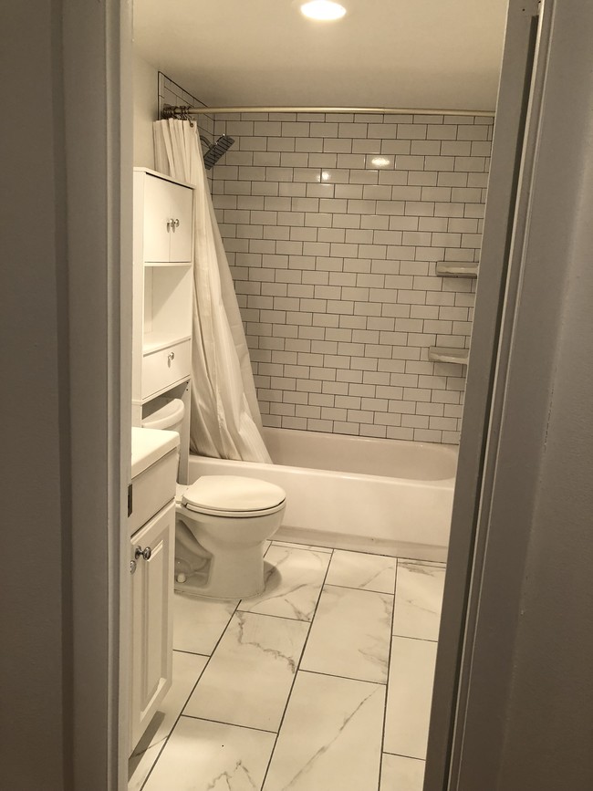 Bathroom studio #116 - 1301 20th St NW