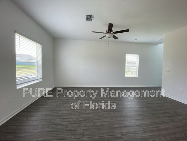 Building Photo - 3228 NE 36th St