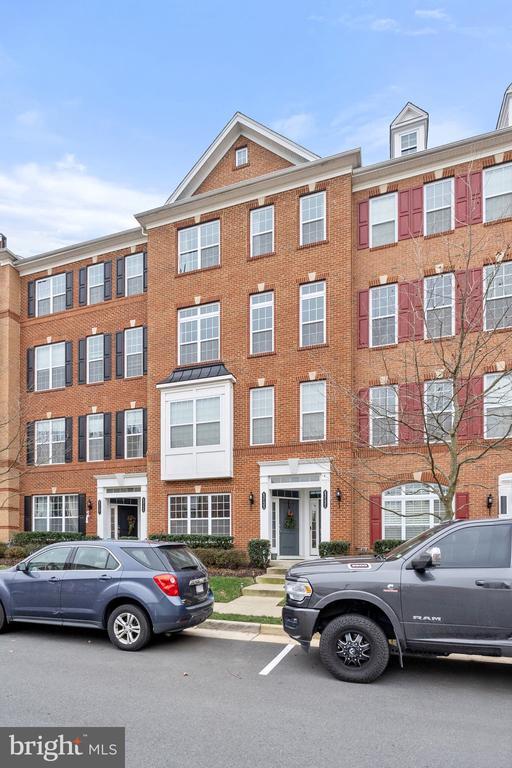 Building Photo - 43131 Wealdstone Terrace