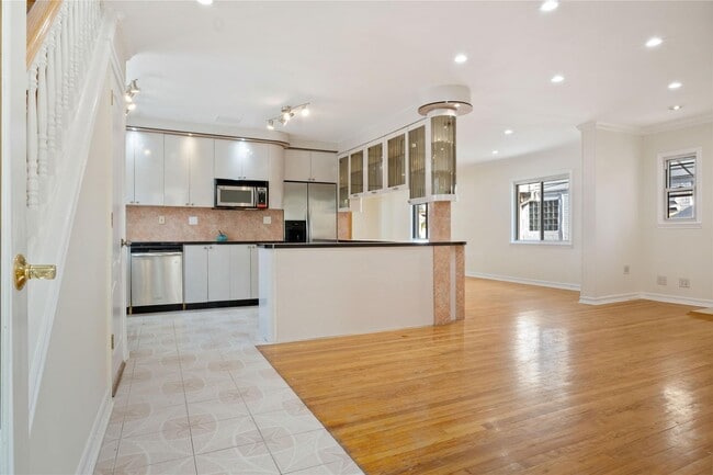 Foto del edificio - 73-33 188th St