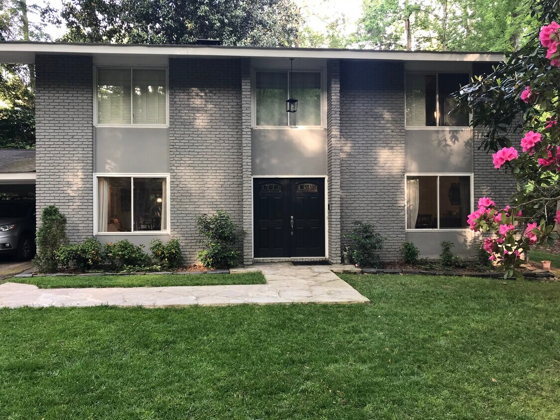 Primary Photo - 4889 Lake Forrest Dr