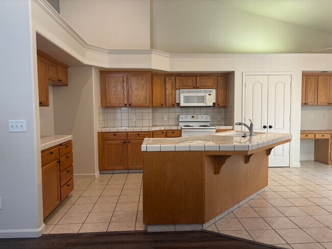 Foto del edificio - NE Fresno home  - Clovis Schools, near shopping & FWY 168!
