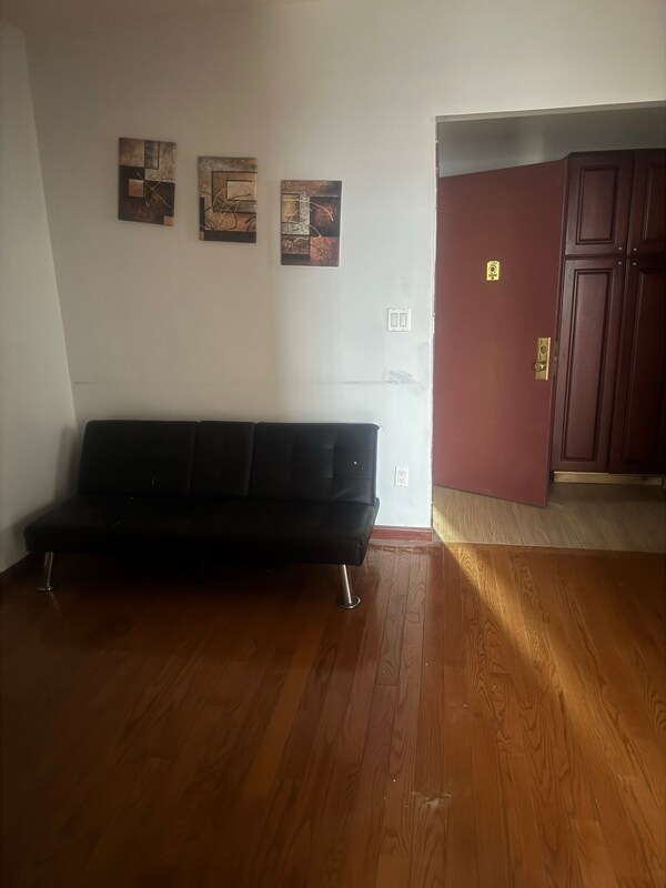 Foto del edificio - 43-18 58th St