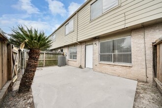 Building Photo - 15534 Weldon Dr