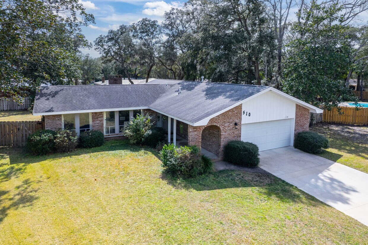 Primary Photo - 510 Sioux Cir