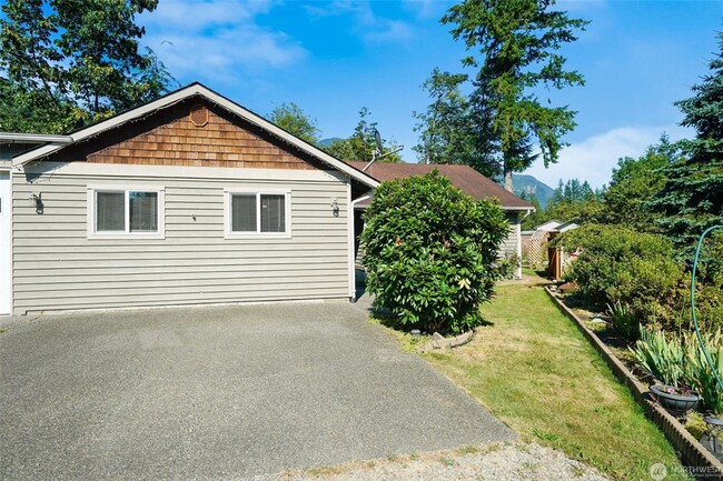 Foto del edificio - 16107 Goldbar Blvd