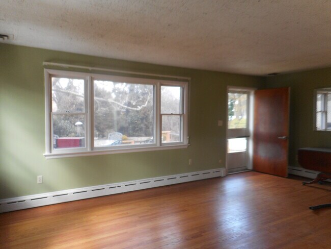 Building Photo - 136 Briarheath Ln