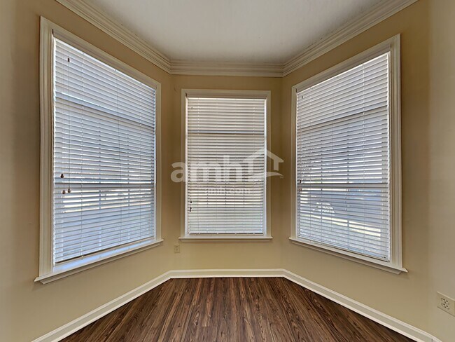 Foto del edificio - 10067 Woodland Grove Dr