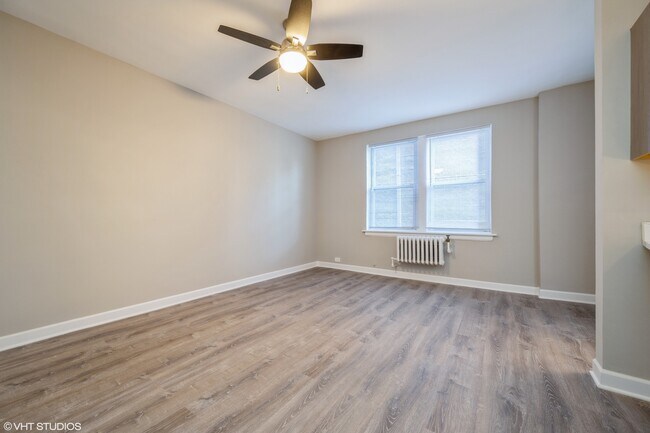 Building Photo - 432 W Belmont Ave