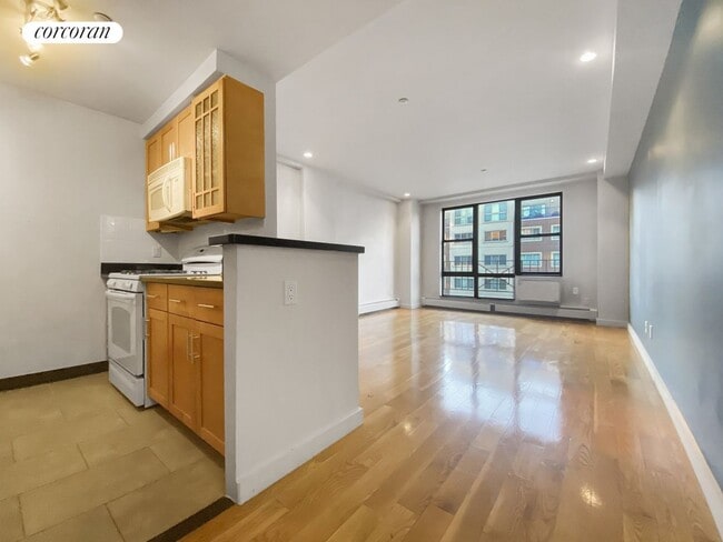 Building Photo - 1405 5th Ave