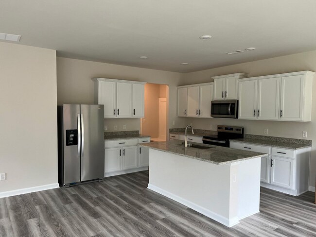 Foto del edificio - 4015 Hidden River Ln
