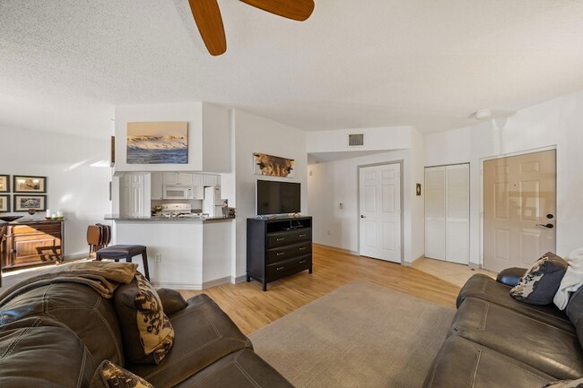 Building Photo - 3019 Alcazar Pl