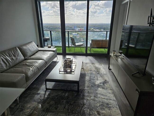 Foto del edificio - 121 NE 34th St