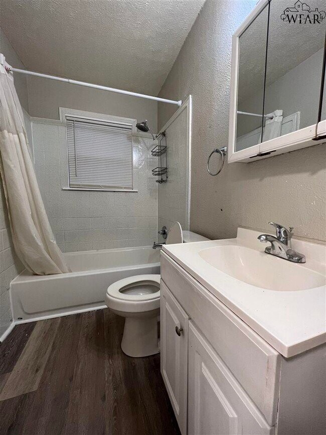 Foto del edificio - 1422 Tanbark Rd