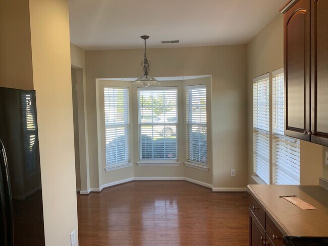 Foto del edificio - Beautiful, Move in ready,  3 Bedroom 2.5 B...