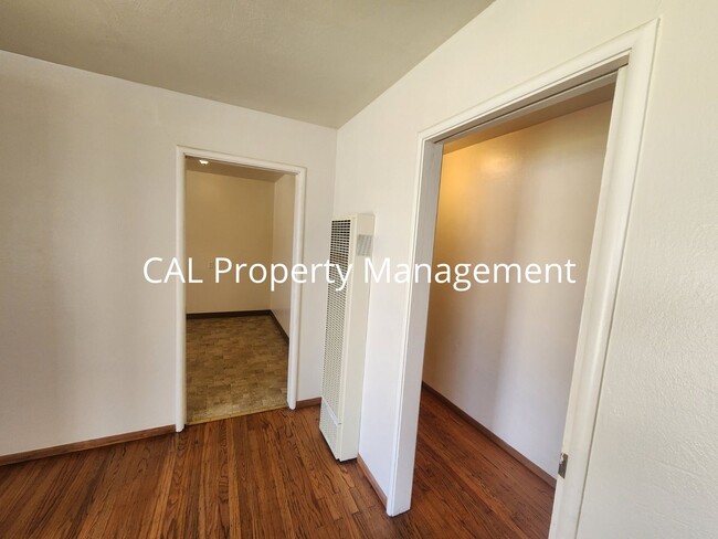 Foto del edificio - 430 E Laurel Dr