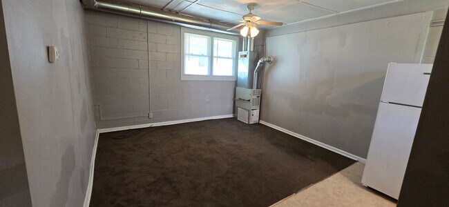 Foto del edificio - Spacious 1 bed with Storage Shed!