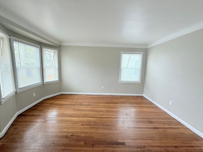Foto del edificio - Freshly Renovated 3-Bedroom Home – Quality...