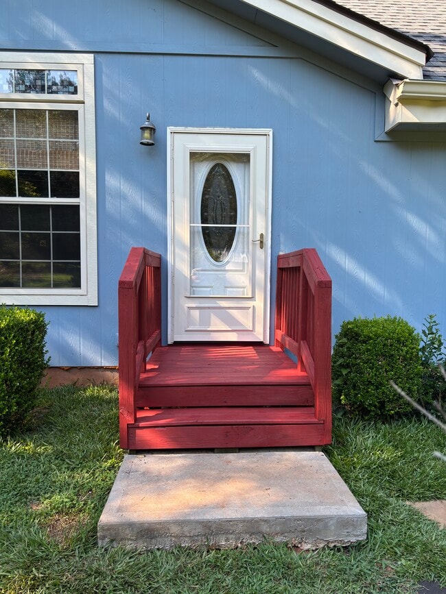 Building Photo - 826 Jones Mill Rd