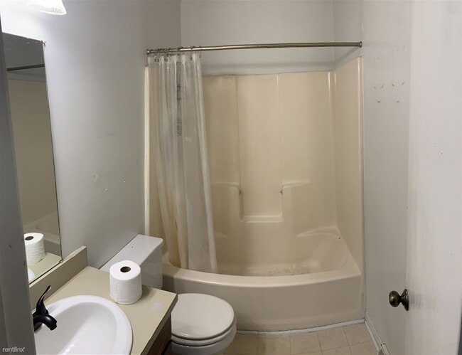 Building Photo - 2 br, 1 bath Townhome - 117 Peony St SW