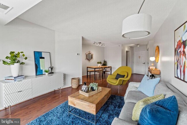 Foto del edificio - 1600 N Oak St