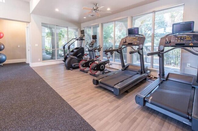 Foto del edificio - 3950 Spring Valley Rd