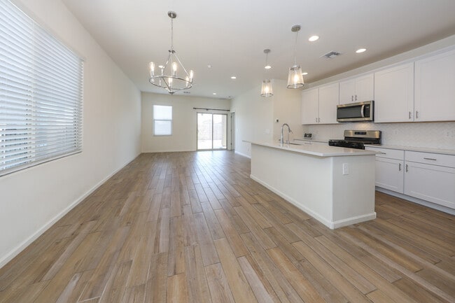 Building Photo - 7867 S Walnutview Dr