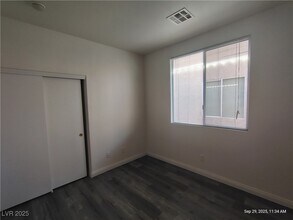 Building Photo - 5526 Cresent Valley St