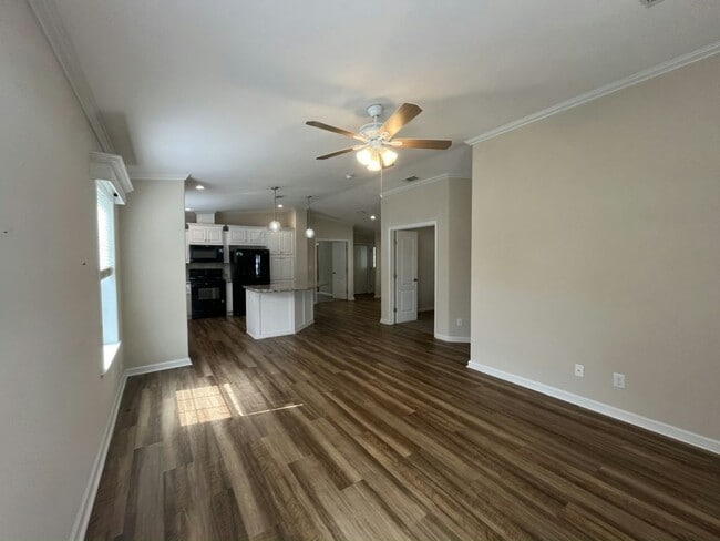 Building Photo - 115 Poinsettia Dr