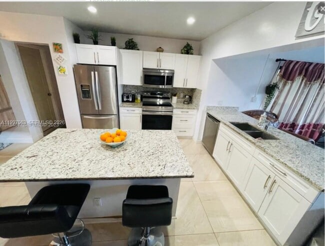 Building Photo - 721 SW 69th Ave