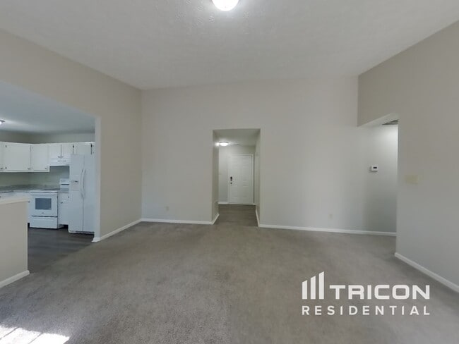 Building Photo - 5755 Rosemont Dr