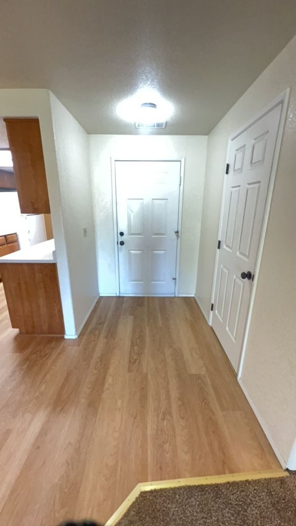 Foto del edificio - 1400-1402 SW Kokanee Ln