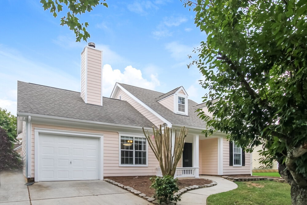 Primary Photo - 1225 Larkspur Dr