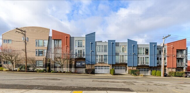 Building Photo - 500.00 Off Your Move In Funds!! Hurry Quick!