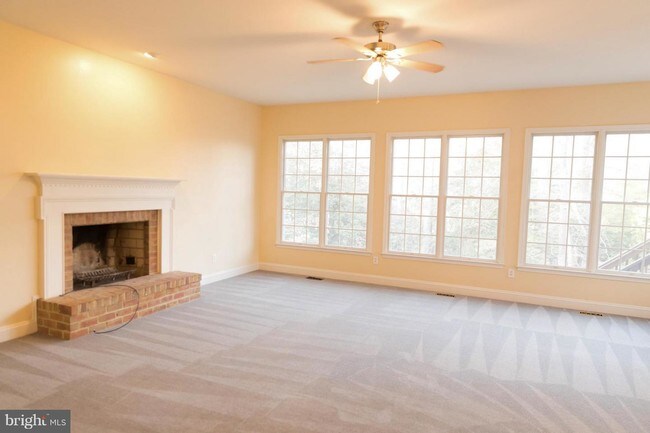 Building Photo - 300 Broad Creek Dr