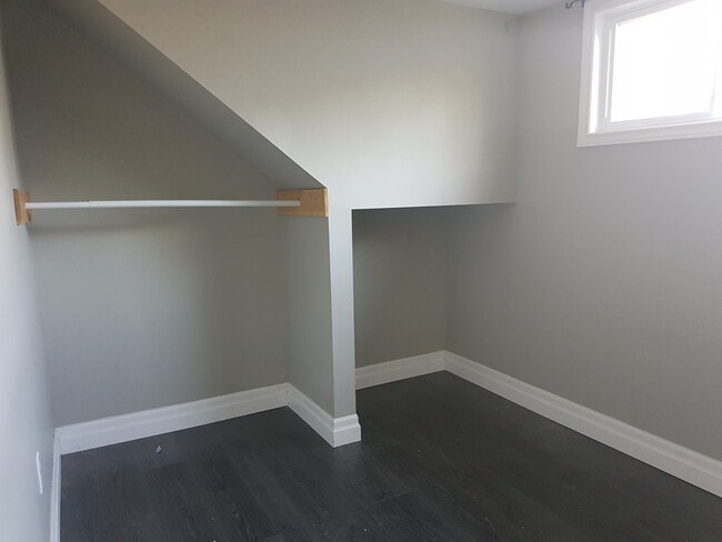 Building Photo - 204 Irving Pl