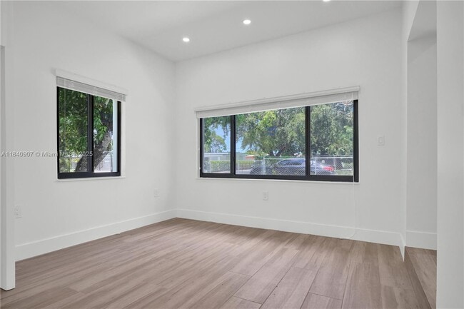 Building Photo - 10424 NW 33rd Ave