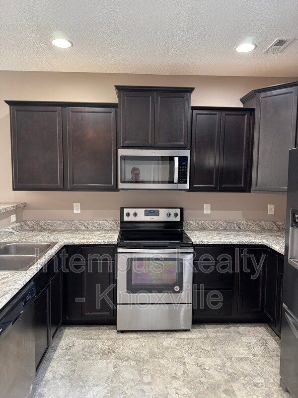 Building Photo - 2415 Flannery Way