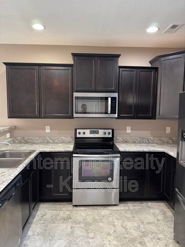 Foto del edificio - 2415 Flannery Way